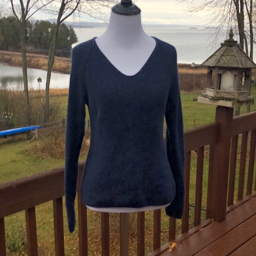 American Eagle Sweater - Picture 4 of 11